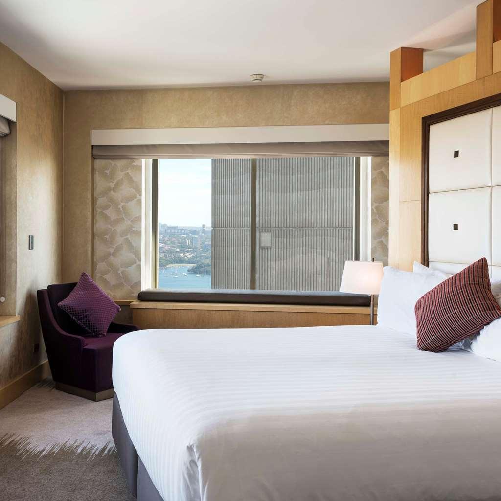 Amora Hotel Jamison Σίδνεϊ Δωμάτιο φωτογραφία A bedroom at the hotel
