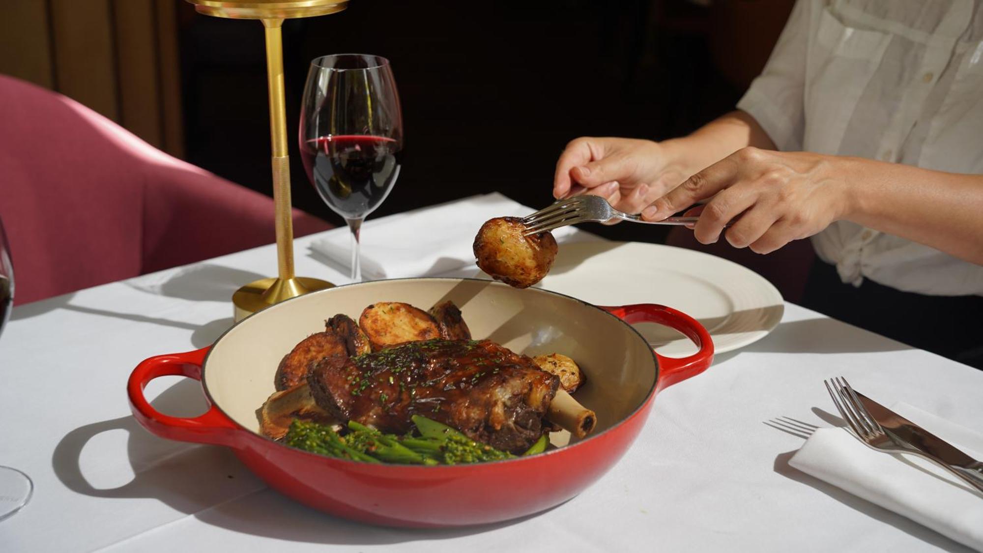 Amora Hotel Jamison Σίδνεϊ Εξωτερικό φωτογραφία A braised lamb neck